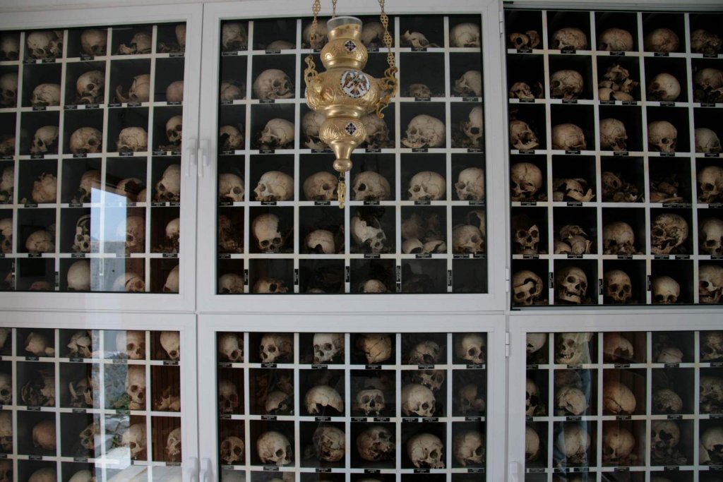 Das Beinhaus an der Gedenkstätte (Foto: E. Rondholz)