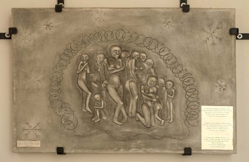 Gedenkrelief am früheren Hospital