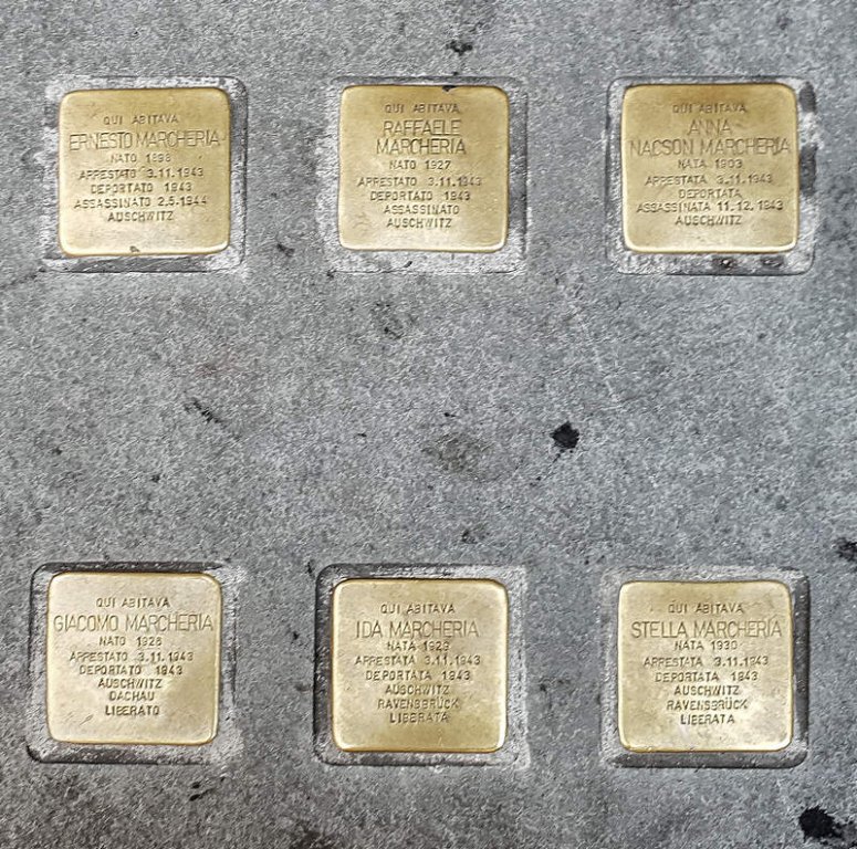 Nur wenige Meter von der Synagoge entfernt: Stolpersteine an der Piazza  Giotti 1