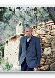 Jacques Sorba vor der „Caseddu“ / kleinen Schäferei (© Roberto Battistini / Centre Méditerranéen de la Photographie 2012)