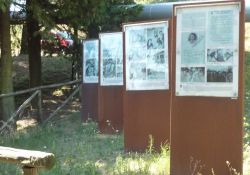 Informationstafeln im Vallino della Strage