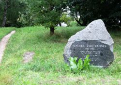 Gedenkstein am alten Friedhof