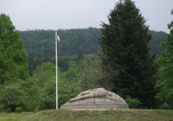 'Le Gisant' (Liegender) - Résistance-Denkmal 