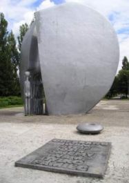 Denkmal des Martyriums der Kinder; Foto de.wikipedia