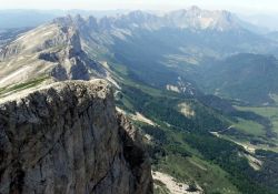 Schroffe Bergabstürze im östlichen Vercors; Quelle: Wikipedia