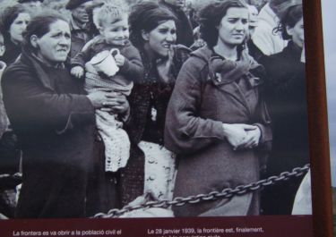 Stau vor der Grenze (historisches Foto)