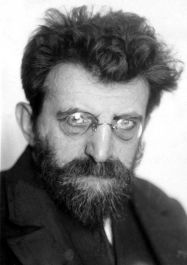 Erich Mühsam, 1928;  2) 