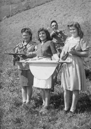 Partisaninnen am Lago di Montefiorino (Foto: Istituto Storico di Modena)