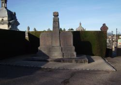 Gedenksäule für israelitische Opfer der Nazi-Barbarei