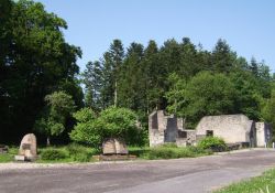 Zerstörter Hof Viombois