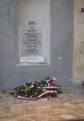 Stele für Jean Nicoli vor dem Lycée