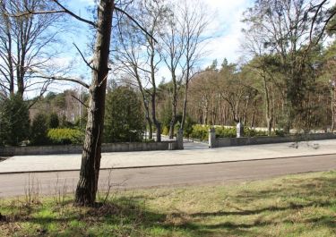 Friedhof: Gesamtansicht*)