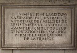 Gedenktafel am ehem. Gestapo-Folterkeller, Ave. Berthelot 