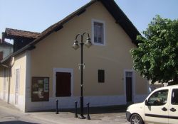 Haus mit Gedenktafel