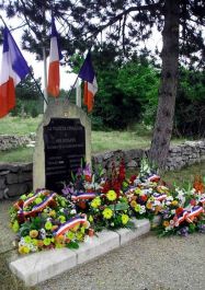 Stele der acht Erschossenen, Quelle: cvrduvaucluse.canalblog.com