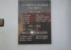 Gedenktafel an der Kirche