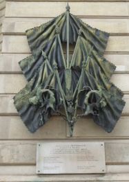 Skulptur am Polizeigebäude