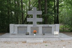 Monument im Wald von Juigné; © *)  