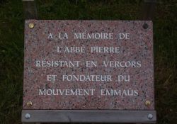 Gedenktafel an Abbé Pierre