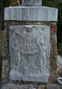 Steinrelief an einem Gedenkstein (Foto: Baldini)