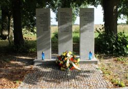 Sinti und Roma-Mahnmal im Wald; Quelle: Museum Belzec