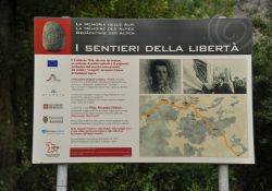 Memoria delle Alpi - Hinweistafel