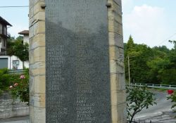 Denkmal an der Piazza Caduti