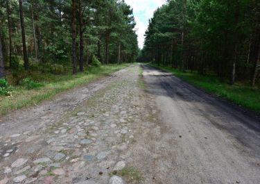Treblinka „Schwarze Straße“; Foto: Adrian Grycuk, pl.wikipedia