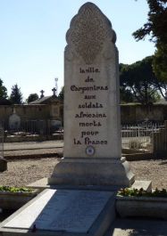 Friedhof, Gedenktafel für afrikanische Soldaten